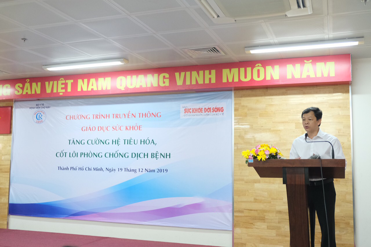 TTƯT.BS CK II Nguyễn Tri Thức, Giám đốc Bệnh viện Chợ Rẫy, phát biểu tại hội thảo.